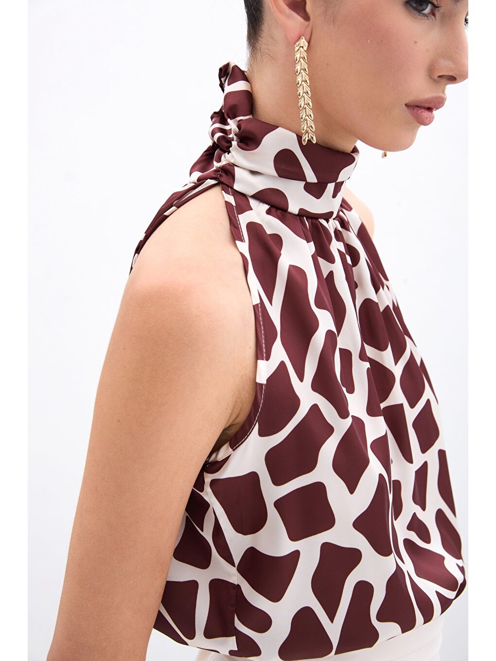 Boğazlı Kolsuz Bluz - Bej-Kahve-5