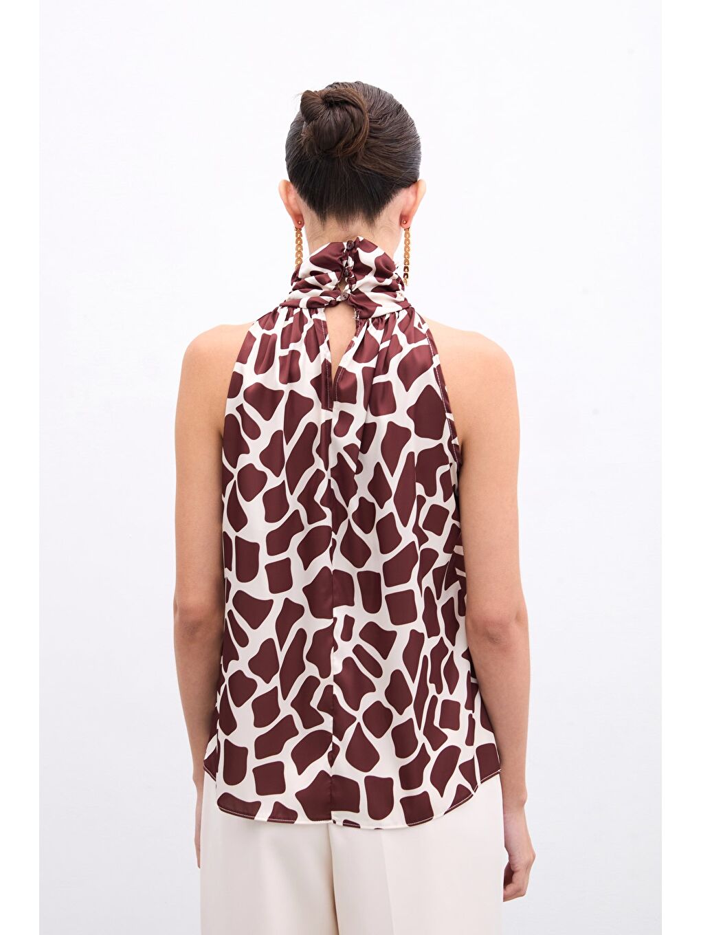 Boğazlı Kolsuz Bluz - Bej-Kahve-6