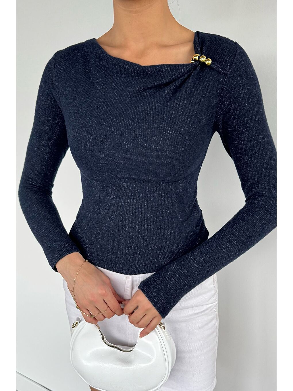 Lacivert Kadın Omuz Aksesuarlı Bluz-2