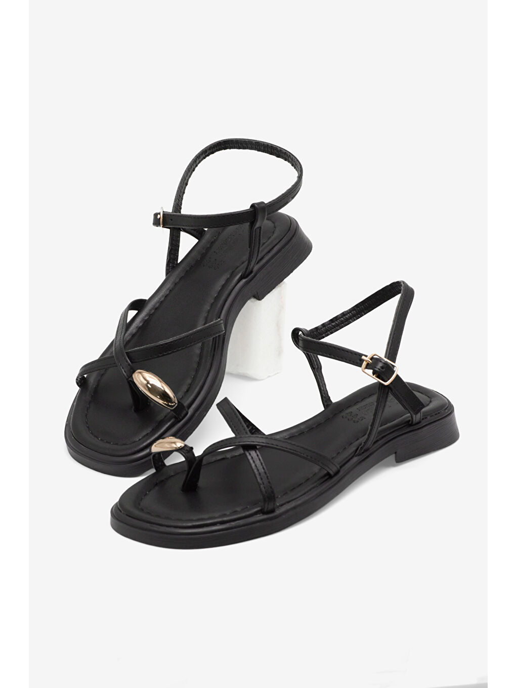 Kadın Siyah Rahat Kalıp Yüzük Detaylı Çapraz Sandalet-2