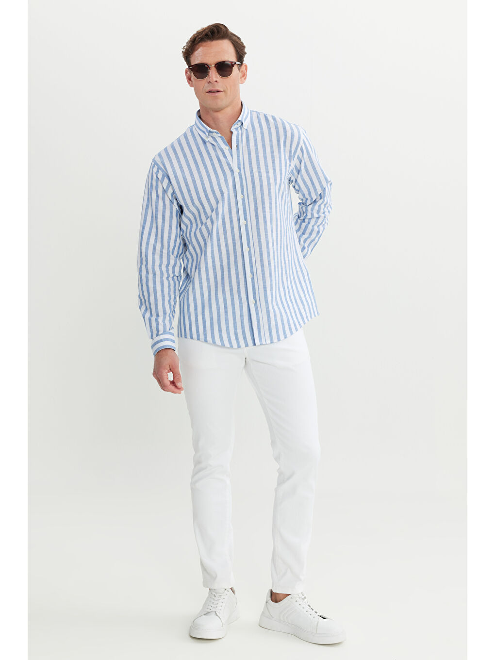 Erkek Mavi-Beyaz %100 Pamuk Comfort Fit Rahat Kesim Düğmeli Yaka Çizgili Gömlek-1