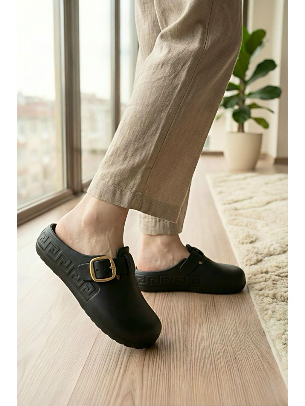 Siyah Lovi Kadın Gold Tokalı Geometrik Desenli Comfort Clog Kadın Terlik Lüks Tasarım-1