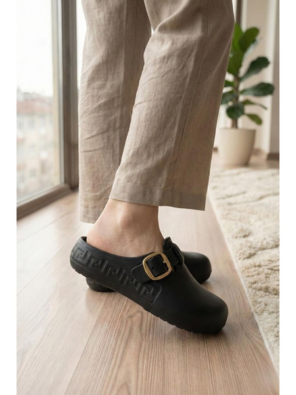 Siyah Lovi Kadın Gold Tokalı Geometrik Desenli Comfort Clog Kadın Terlik Lüks Tasarım-2