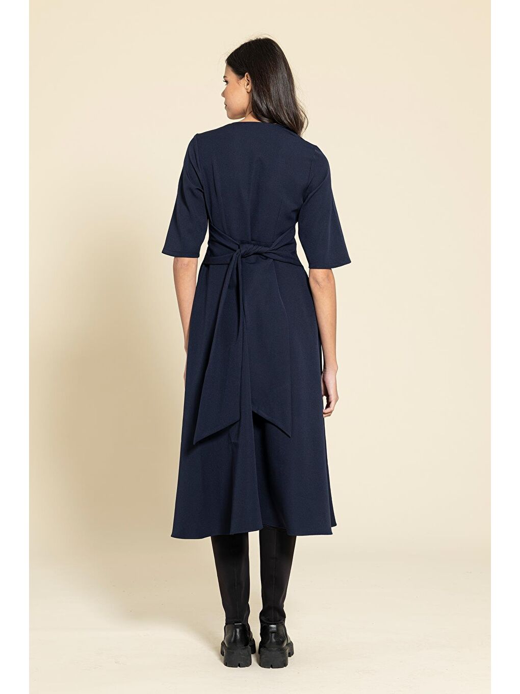 Kare Yaka Kuşaklı Lacivert Elbise-1