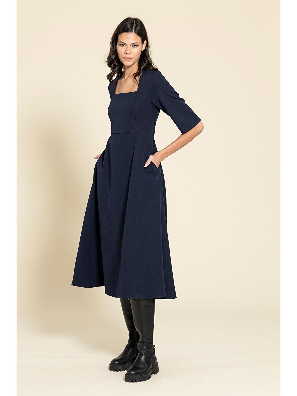 Kare Yaka Kuşaklı Lacivert Elbise-4