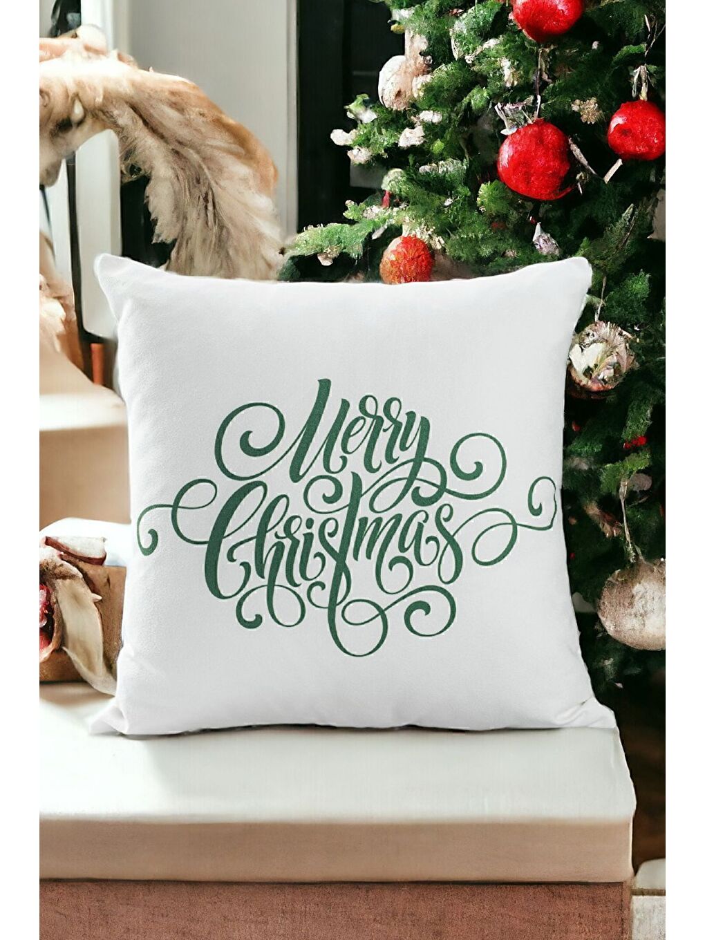 Yılbaşı Temalı "Merry Christmas" Yeşil Yazı Baskılı Kırlent Kılıfı - Beyaz 43x43