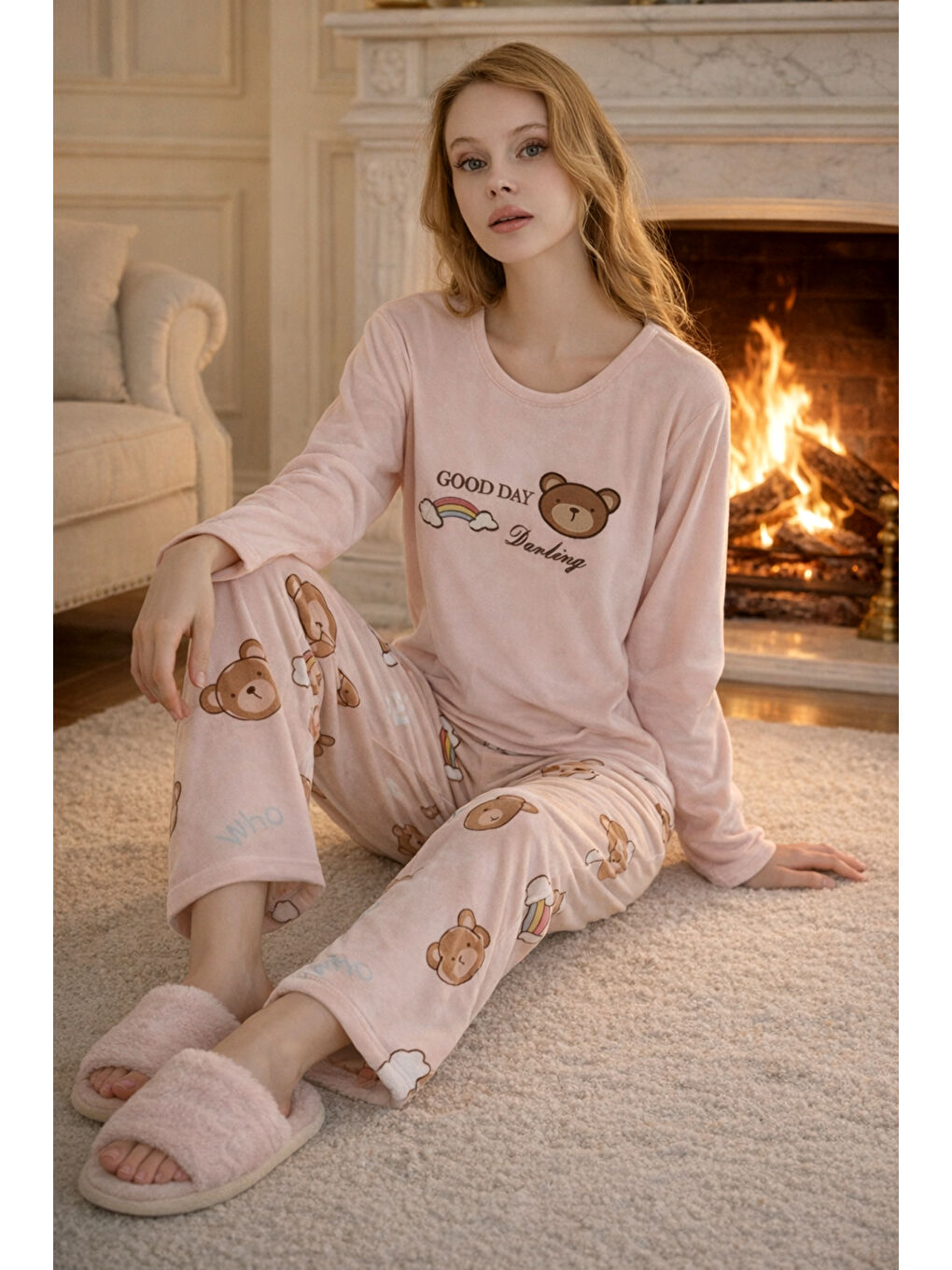 Pembe Kadın Desenli Kadife Kumaş Pijama Takımı 13313-2253-Somon-1