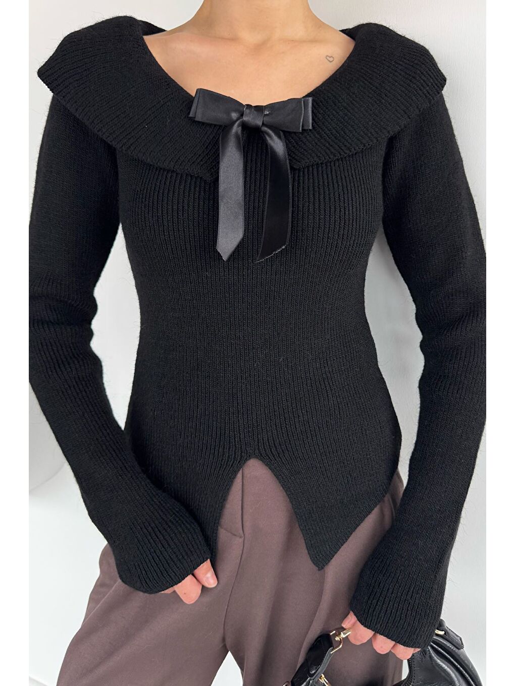 Siyah Kadın Fiyonklu Bel Yırtmaç Detaylı Triko Bluz-1