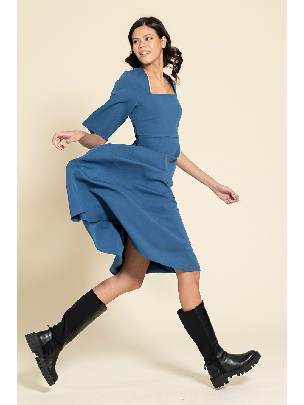 Kare Yaka Kuşaklı Mavi Elbise-4