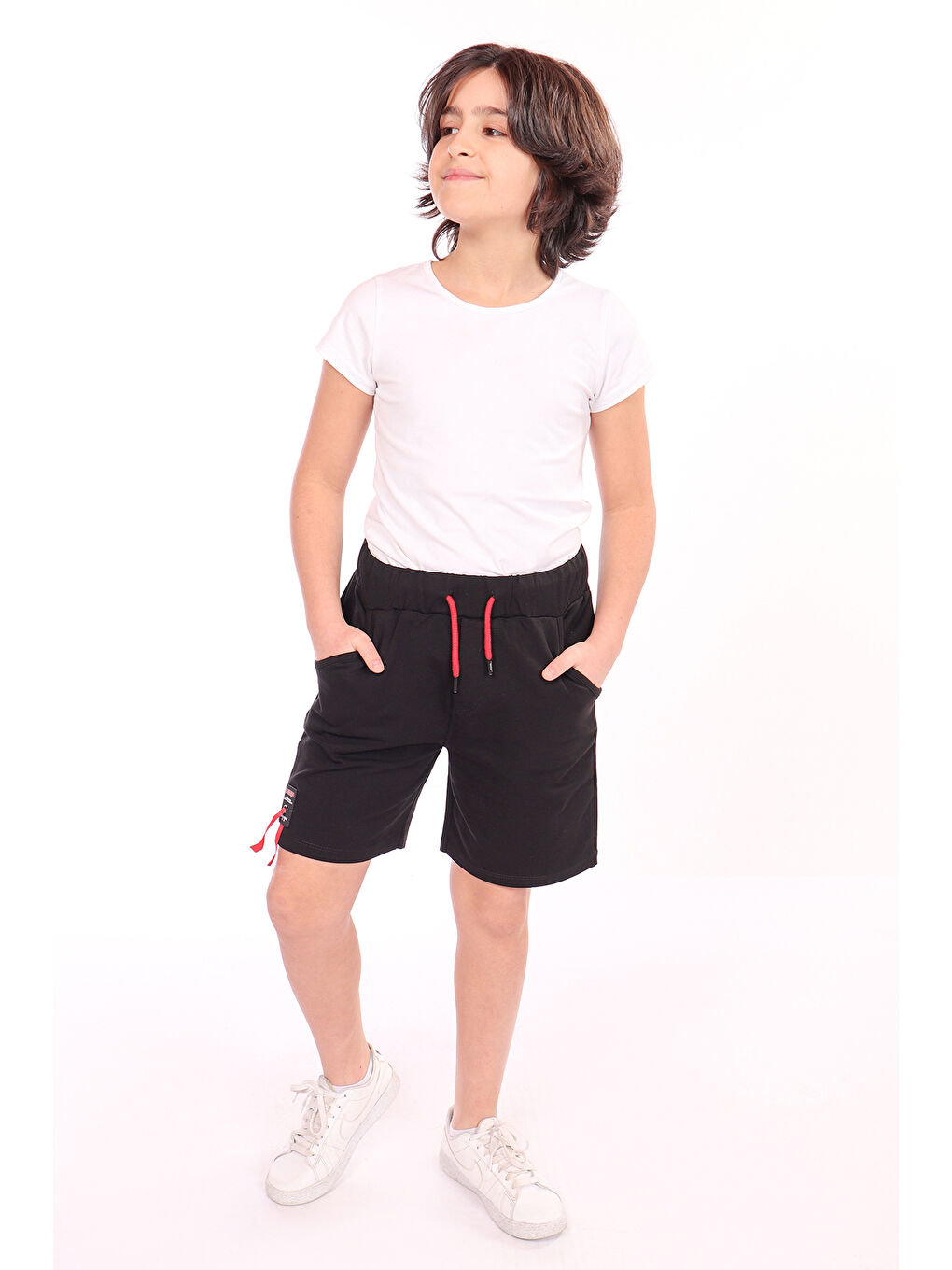 Siyah Erkek Çocuk Paça Kısmı Armalı Şort-2