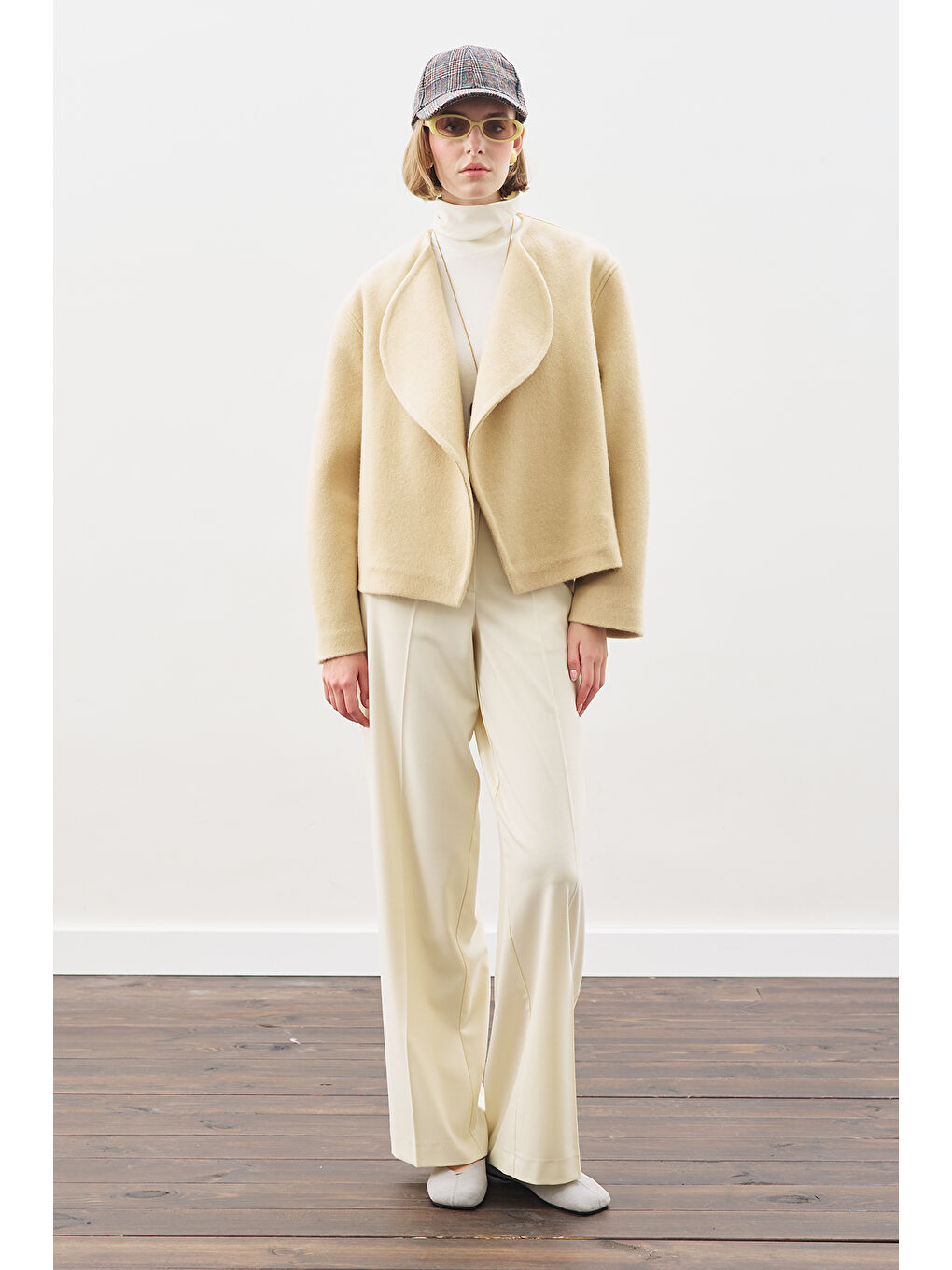 Bej Yünlü Kısa Ceket Kum