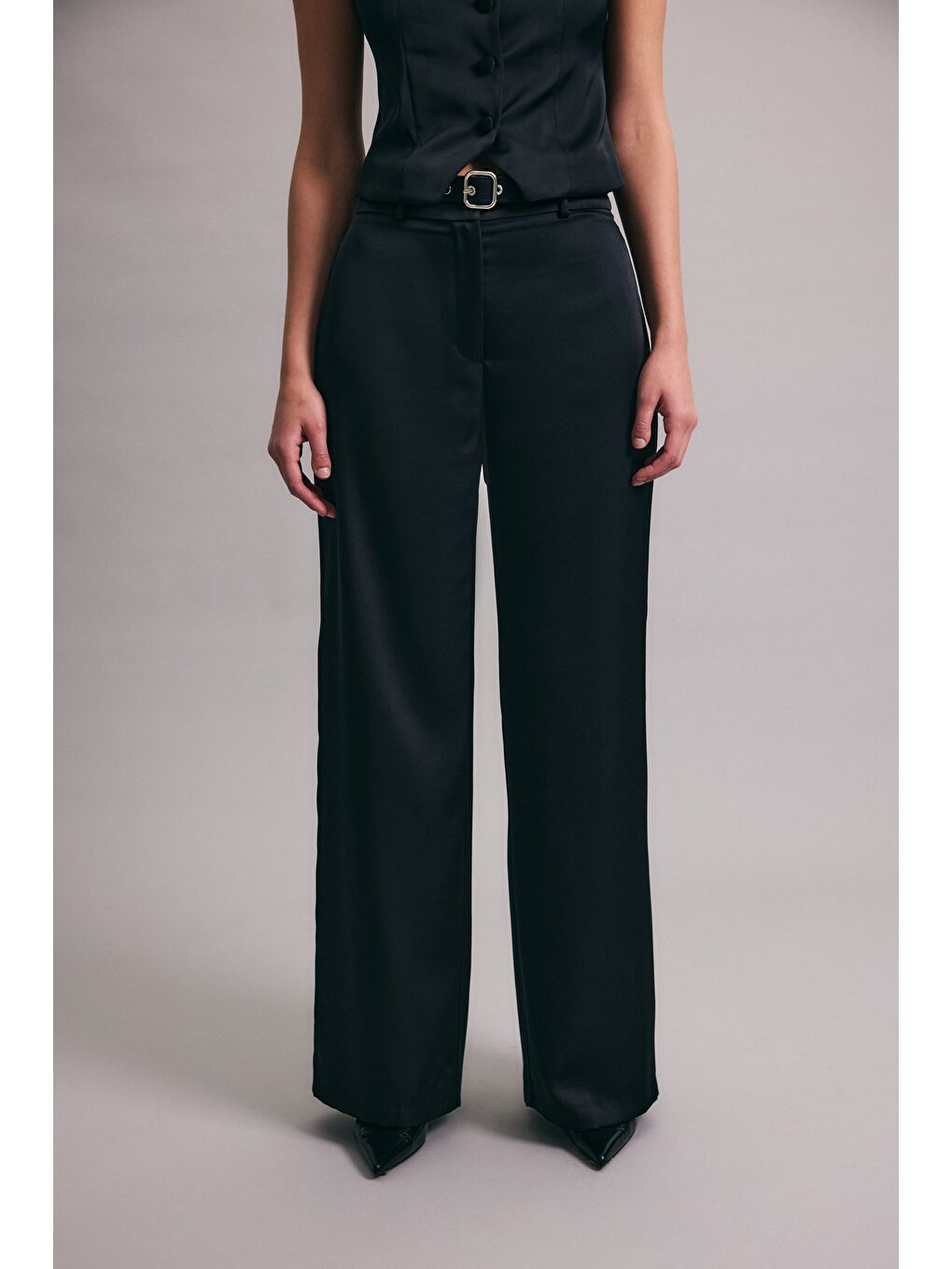 Kemer Detaylı Saten Pantolon - Siyah-4