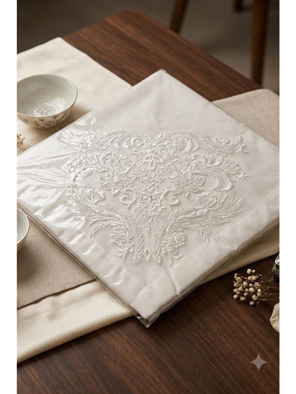 Ekru Dilan Saten Lüks Nişan Bohçası 90x90 Cm Krem