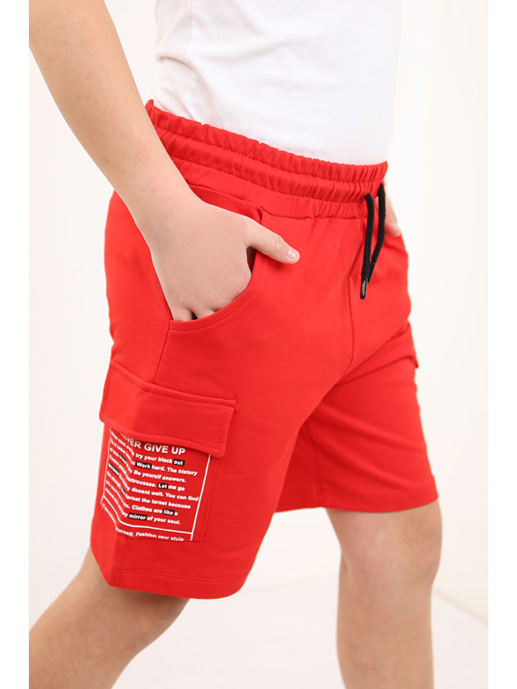 Kırmızı Erkek Çocuk Cepleri Yazı Baskılı Şort