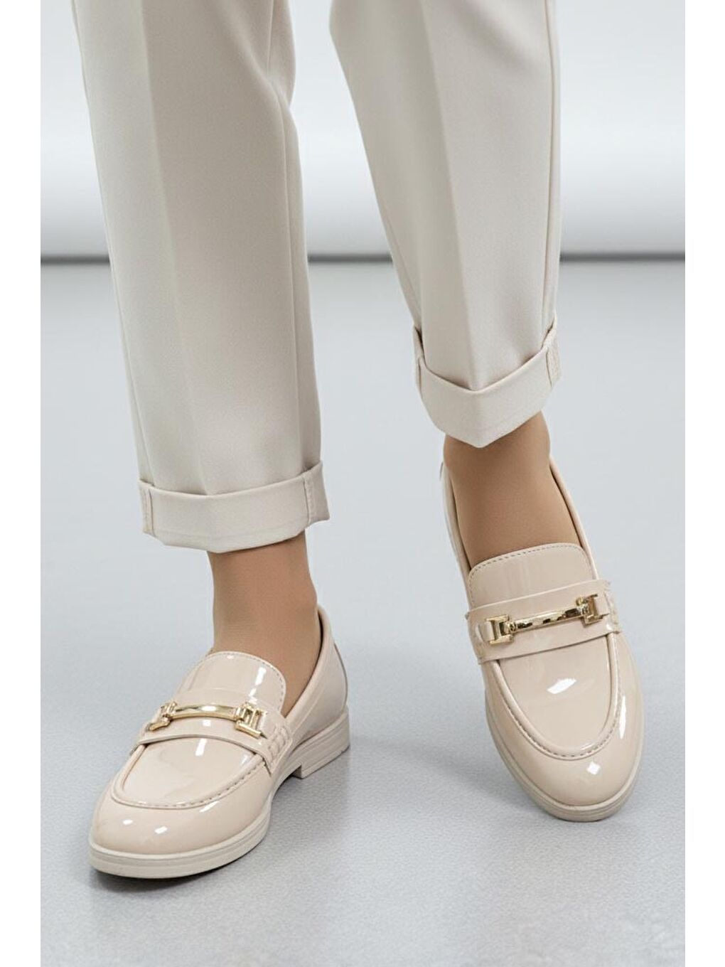 Ekru Kadın Krem Tokalı Cilt Babet Ayakkabı - 27909-KREM