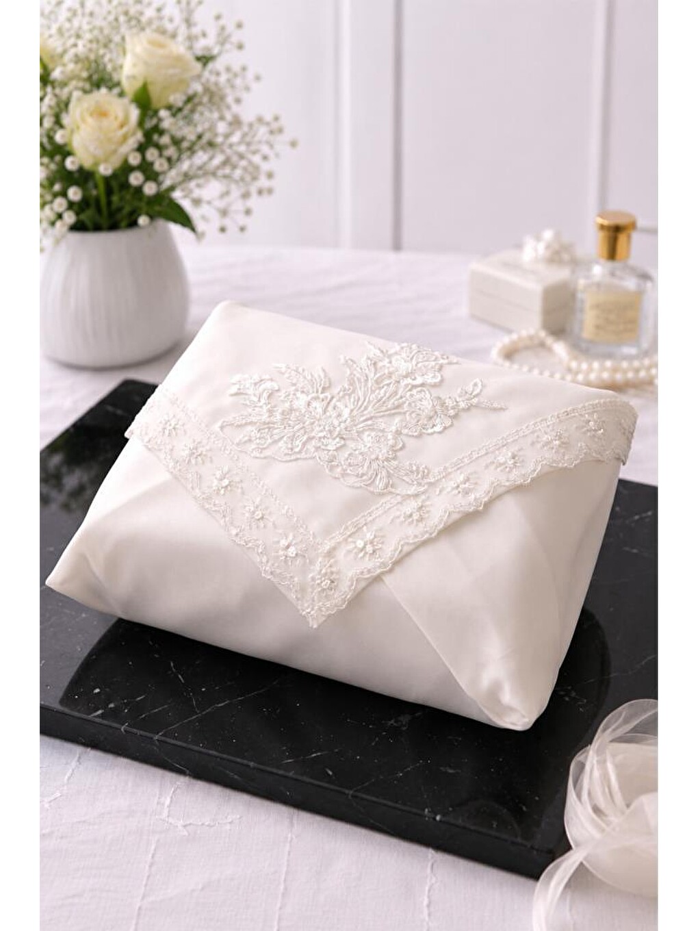 Ekru Dilay Saten Lüks Nişan Bohçası 90x90 Cm Krem