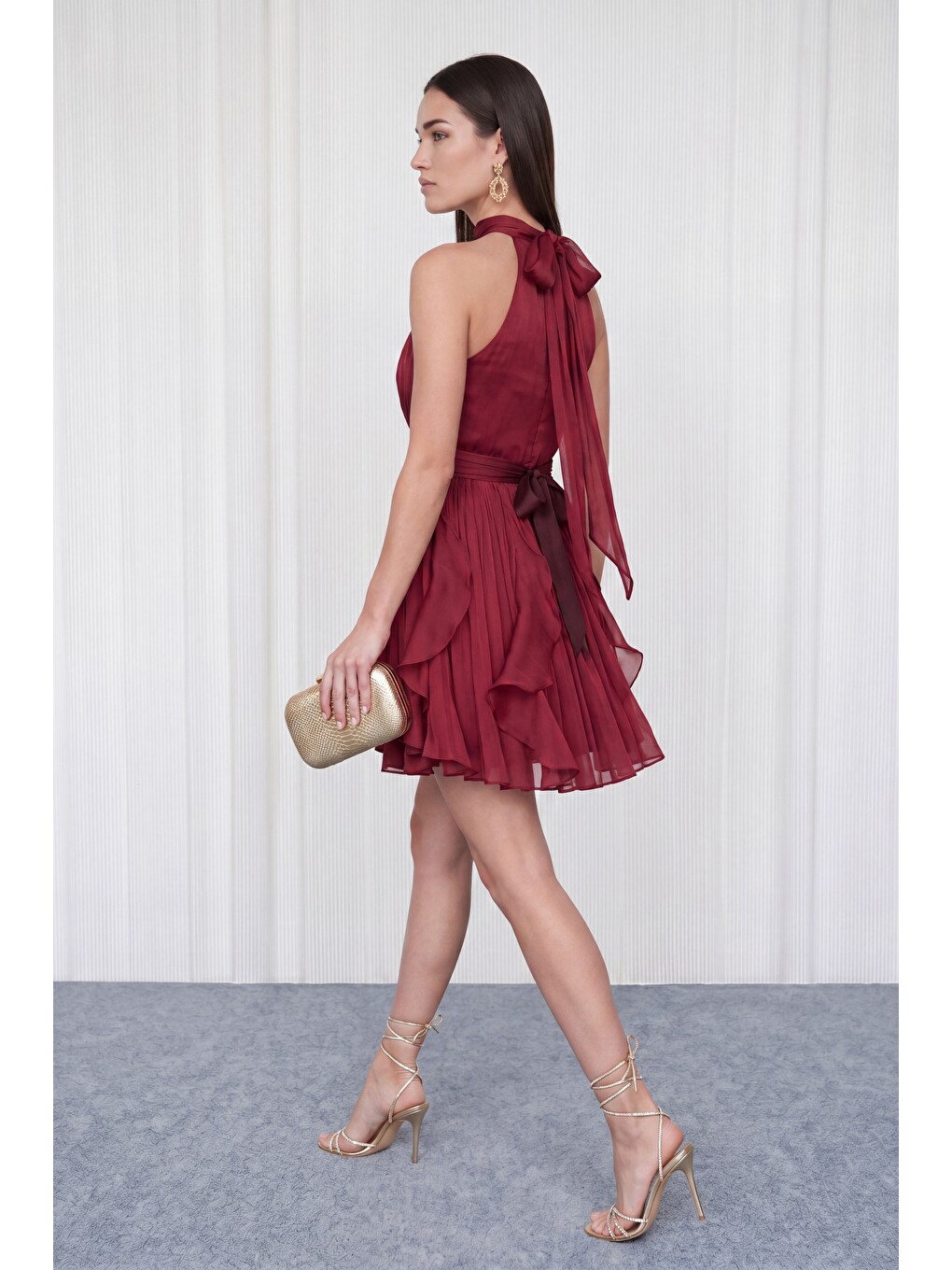 Kadın Bordo Halter Yaka Volanlı Mini Mezuniyet Elbise-4