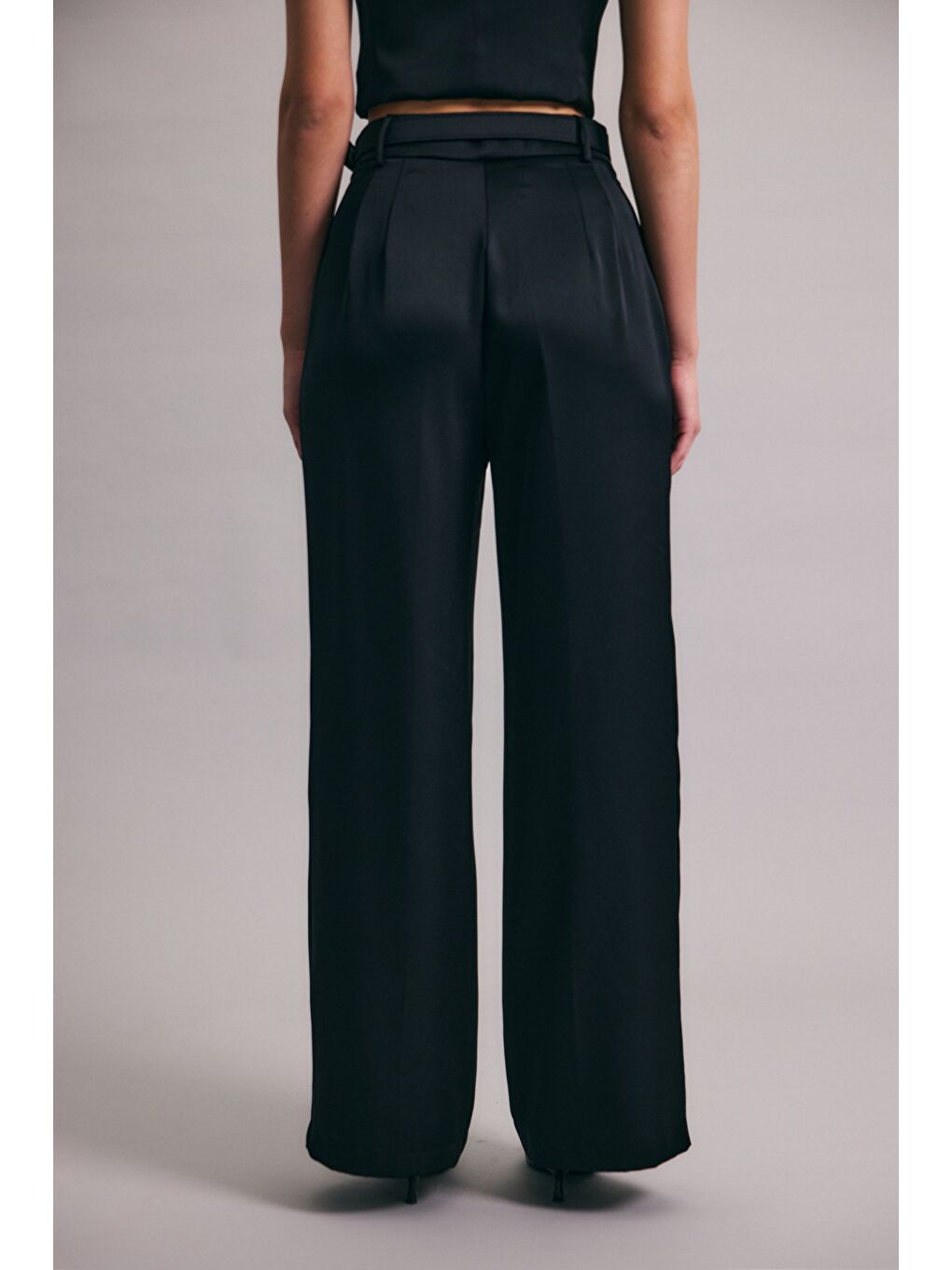 Kemer Detaylı Saten Pantolon - Siyah-6