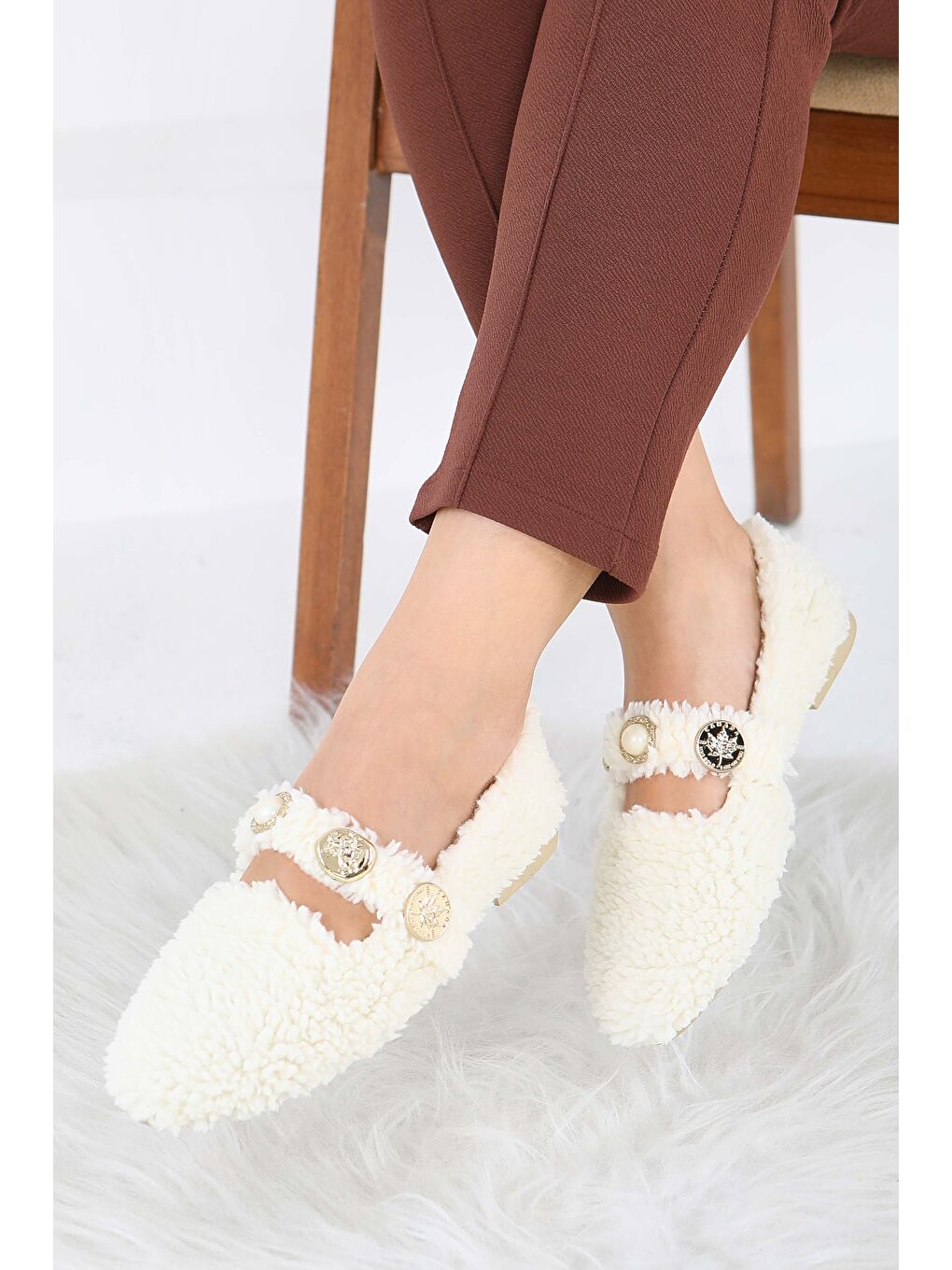 Kadın Ekru İnci Ve Tuğra Detaylı Pelüş Babet - 27911-EKRU