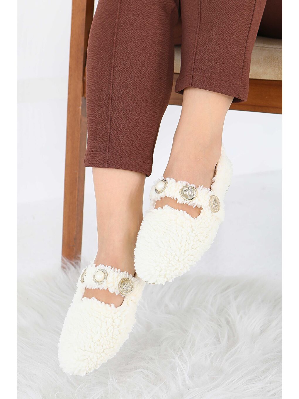 Kadın Ekru İnci Ve Tuğra Detaylı Pelüş Babet - 27911-EKRU-1