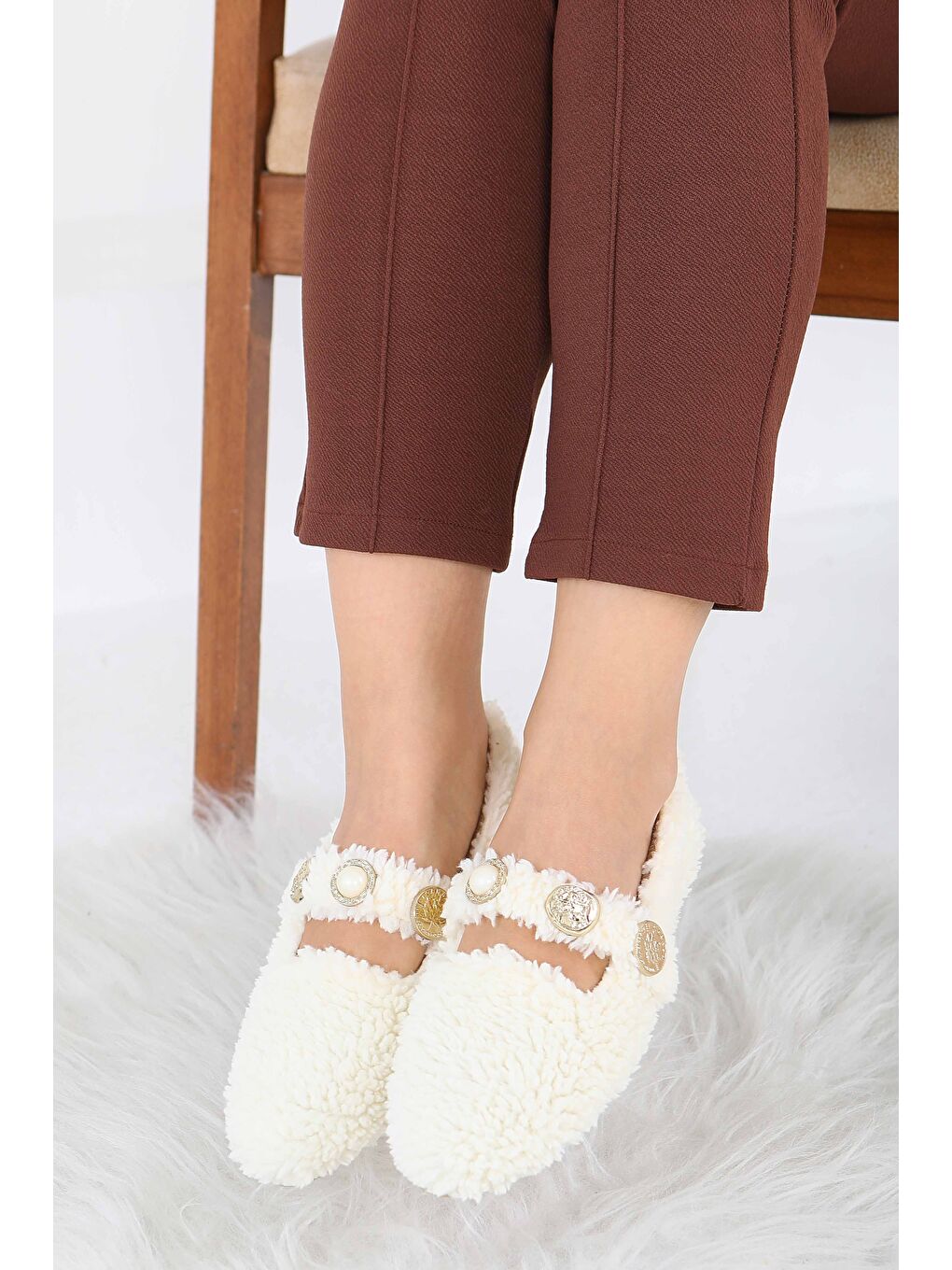 Kadın Ekru İnci Ve Tuğra Detaylı Pelüş Babet - 27911-EKRU-2