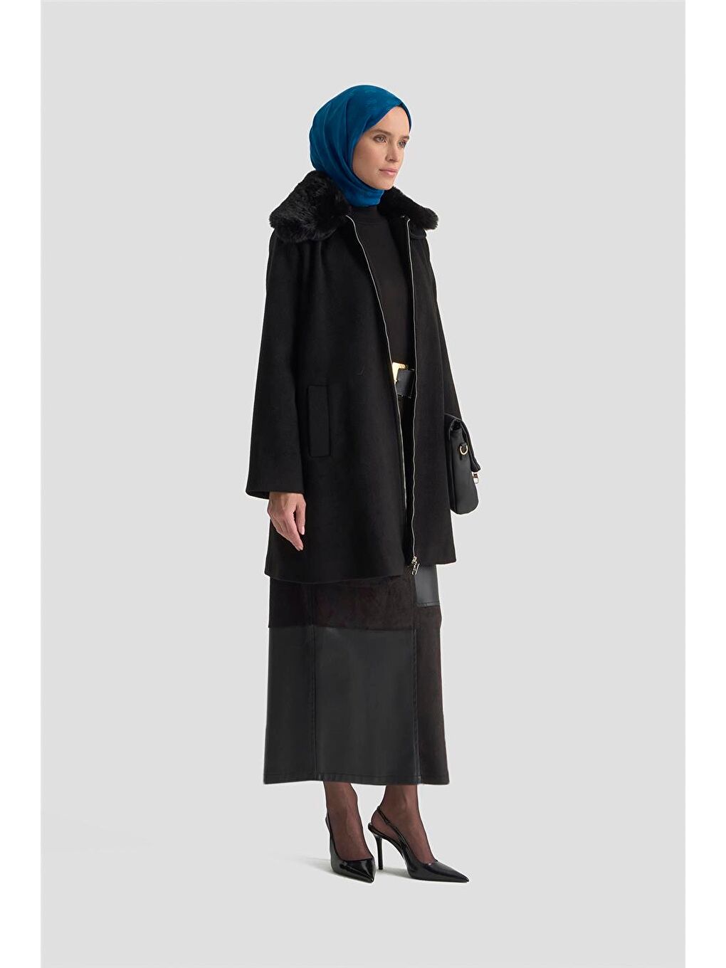 Kürk Yakalı Kaban 25Kd1707 Siyah-3