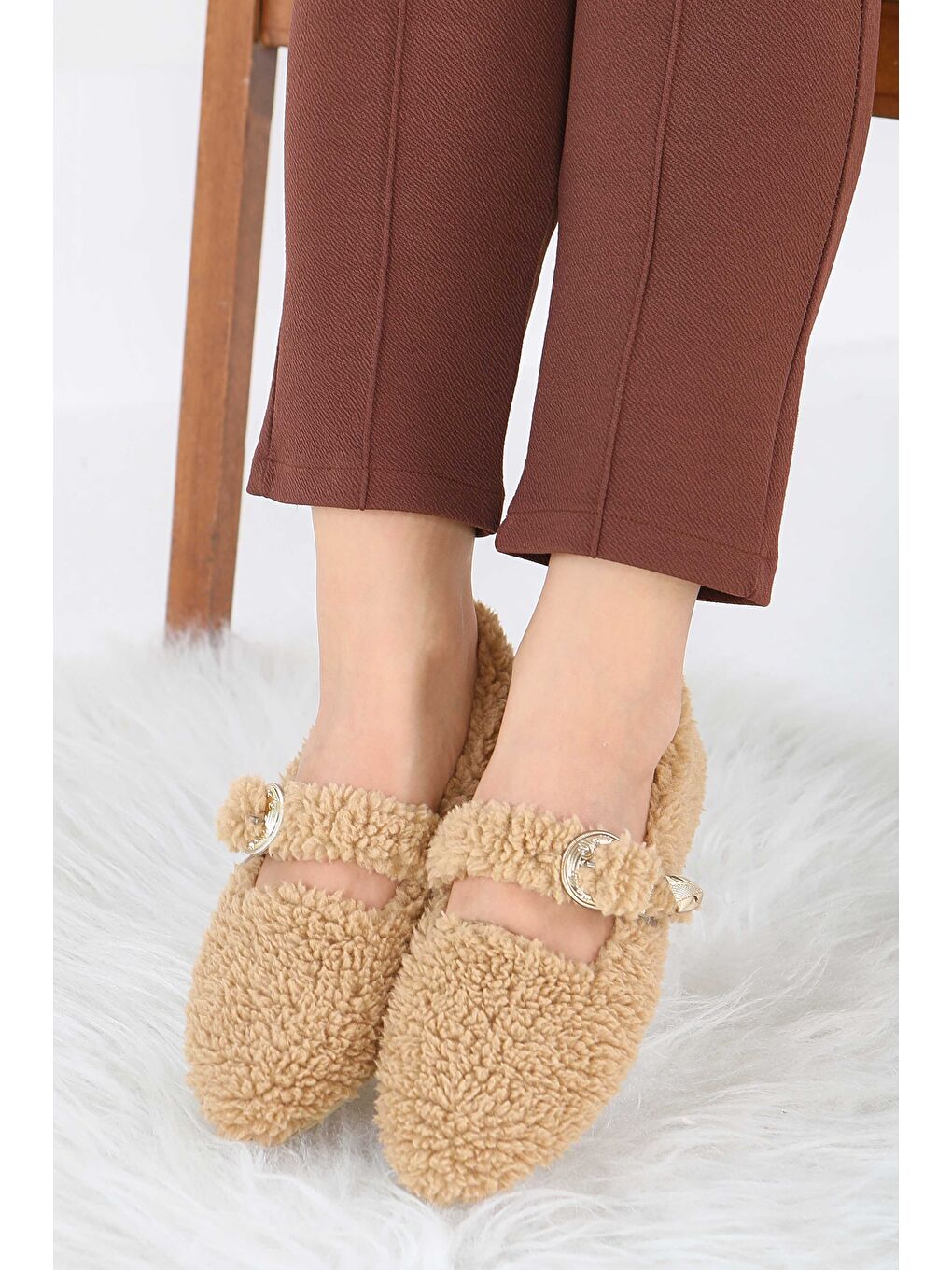 Bej Kadın Vizon Kemer Detaylı Pelüş Babet - 27910-VIZON-1