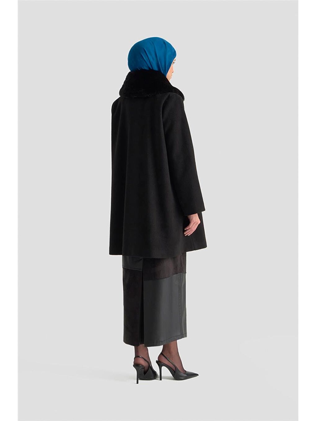 Kürk Yakalı Kaban 25Kd1707 Siyah-5