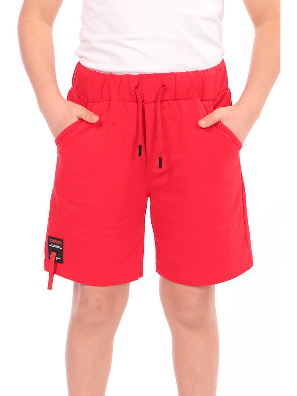 Kırmızı Erkek Çocuk Paça Kısmı Armalı Şort