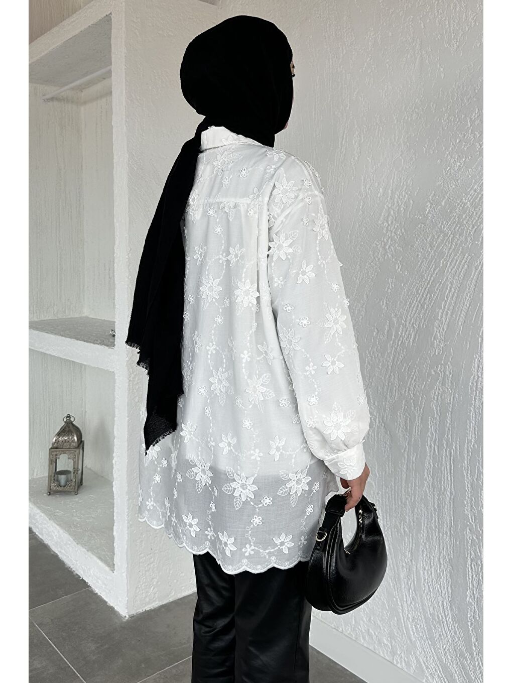 Beyaz Gülseli Çiçek Desenli Tesettür Gömlek-5