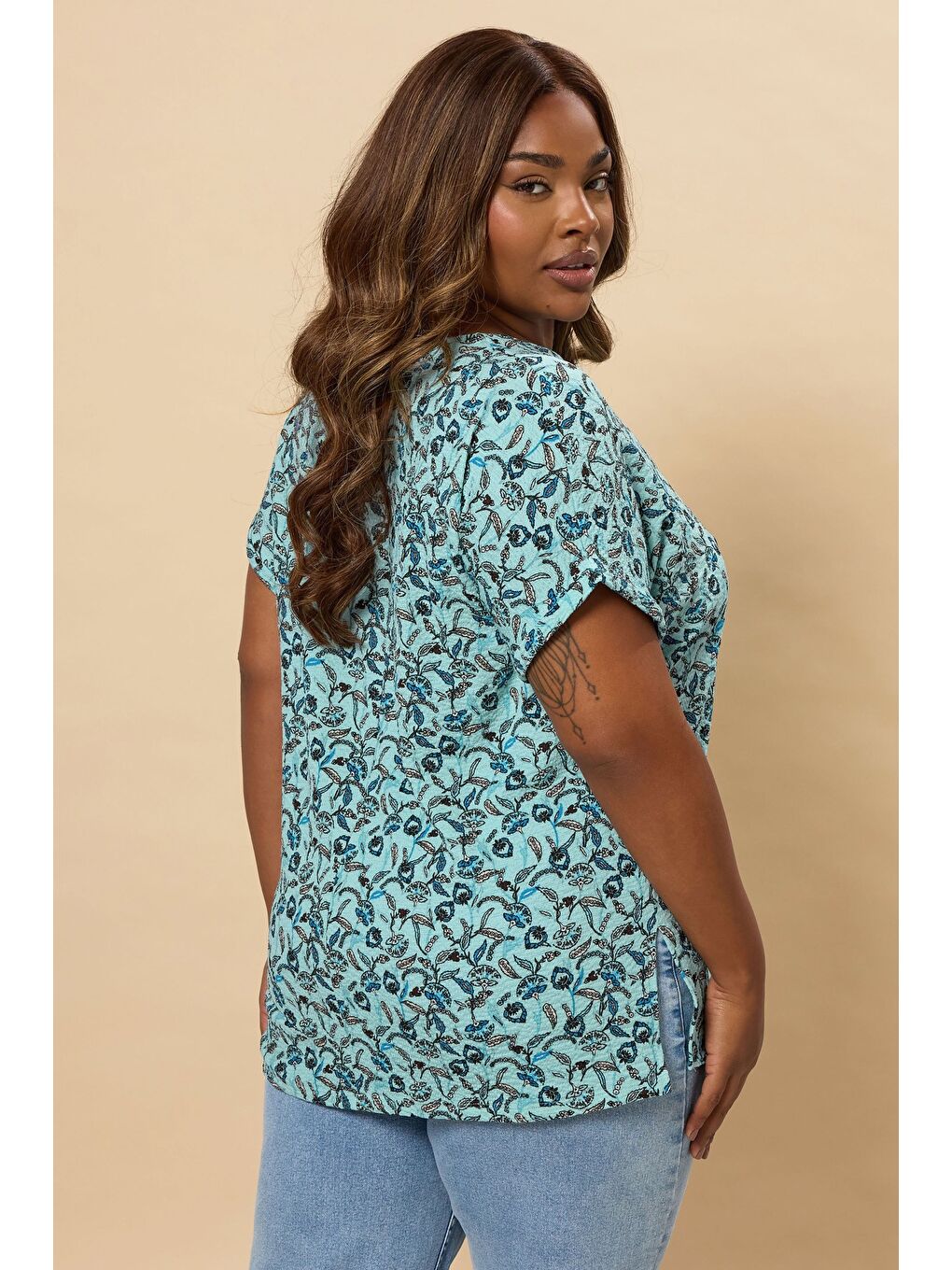 Mavi Büyük Beden Kısa Kollu Bisiklet Yaka Çini Desenli T-shirt 304190-3