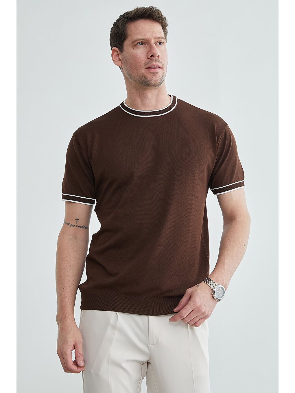 Kahverengi Biyeli Bisiklet Yaka Triko Tişört-1