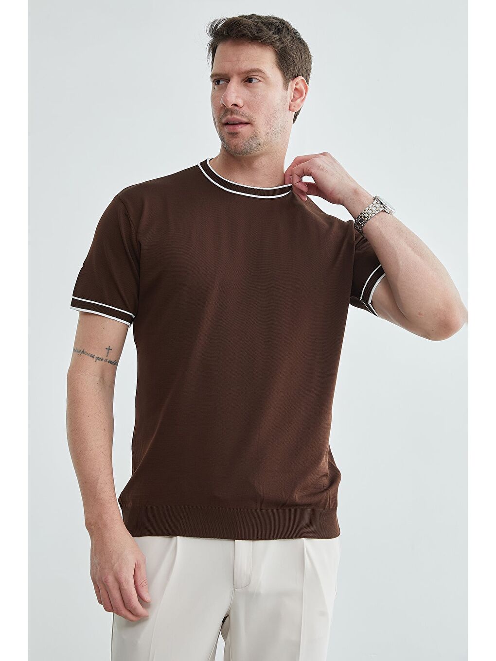 Kahverengi Biyeli Bisiklet Yaka Triko Tişört-3