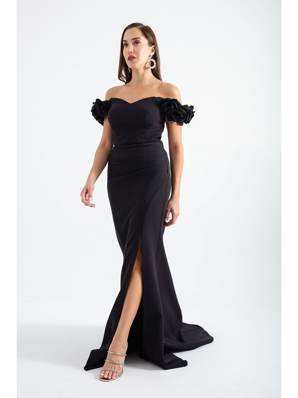 Kadın Siyah Kayık Yaka Güllü Uzun Abiye Elbise