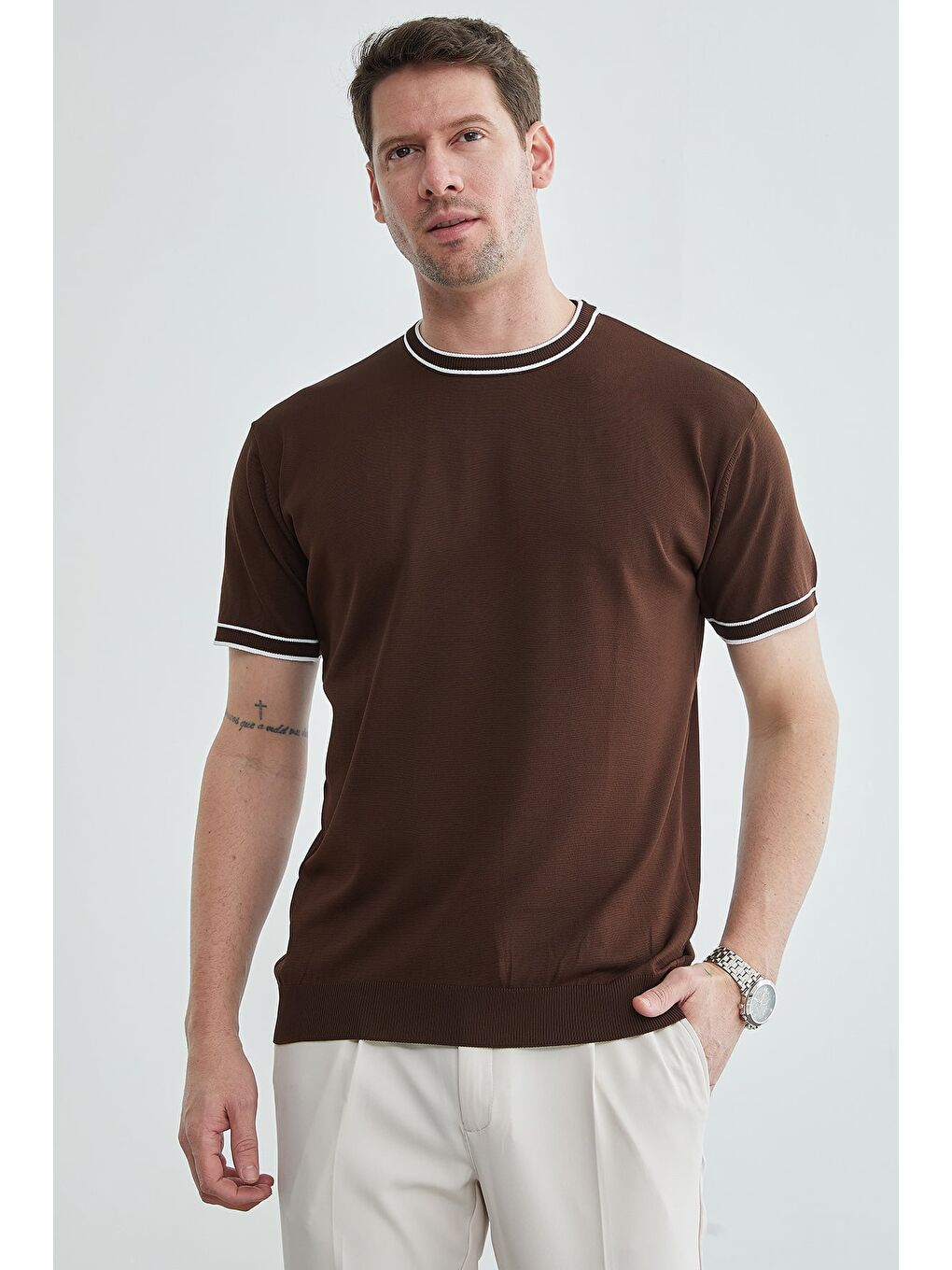 Kahverengi Biyeli Bisiklet Yaka Triko Tişört-4