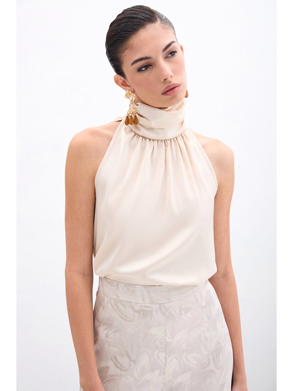 Boğazlı Kolsuz Bluz - Bej-1