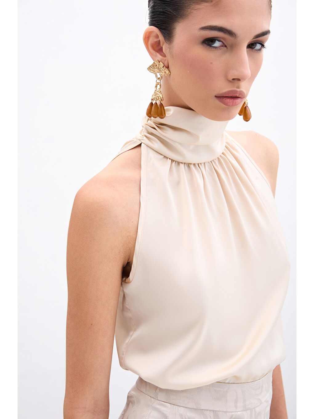 Boğazlı Kolsuz Bluz - Bej-4