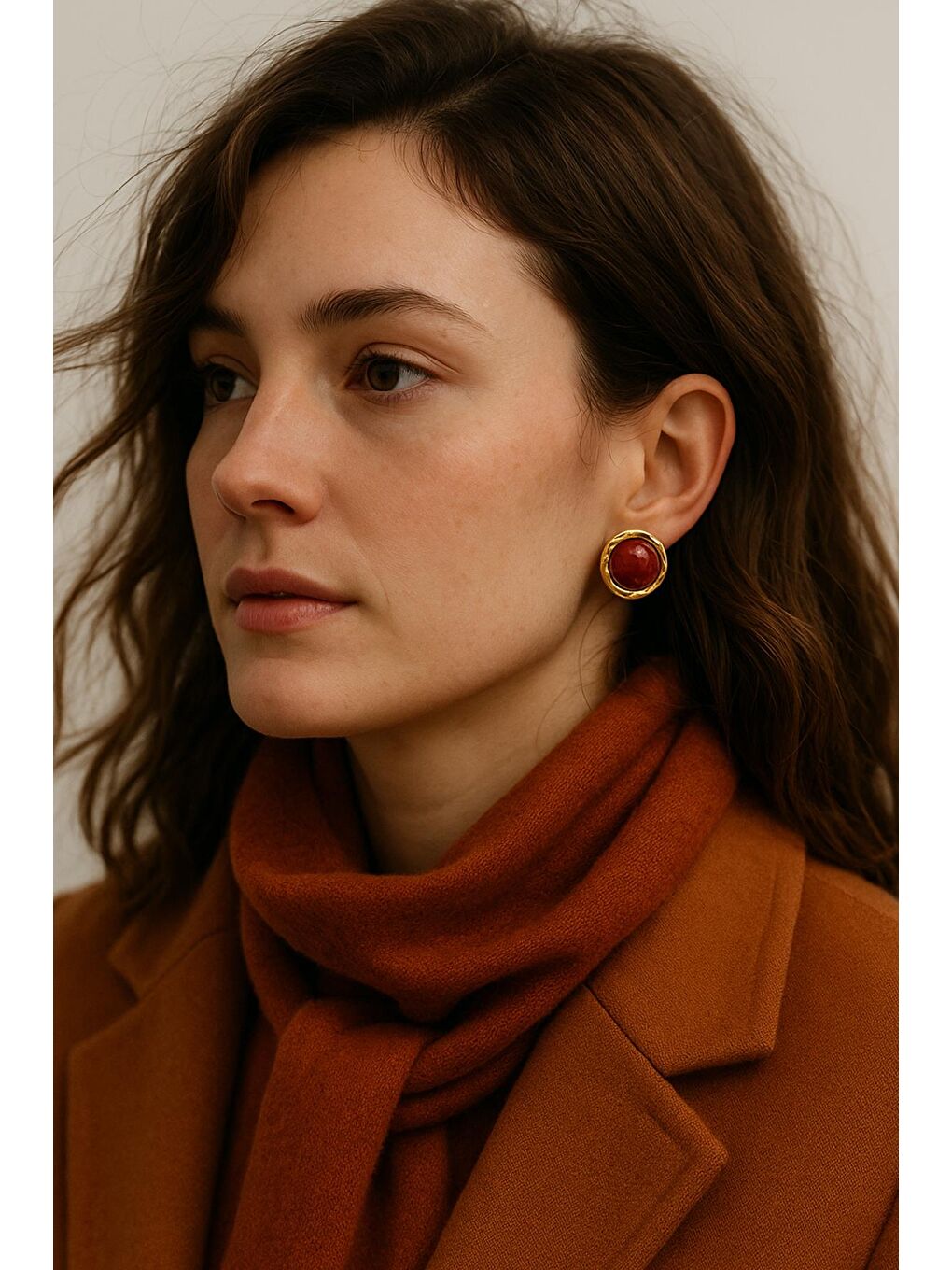 Kırmızı Gold Detaylı Renkli Yuvarlak  Çelik Vintage Küpe