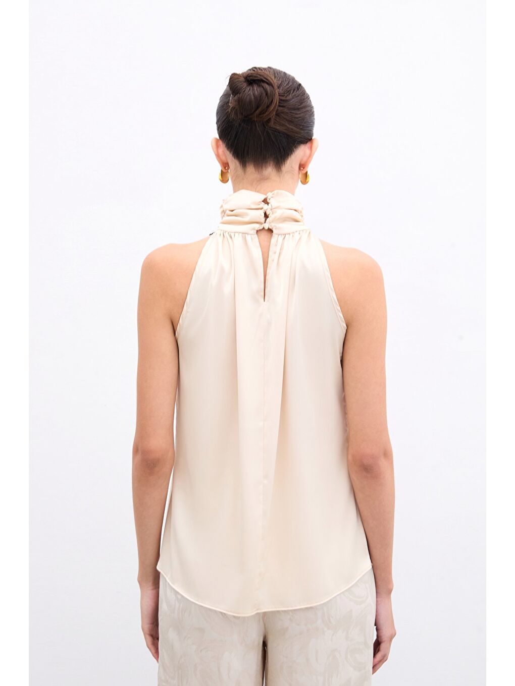 Boğazlı Kolsuz Bluz - Bej-5