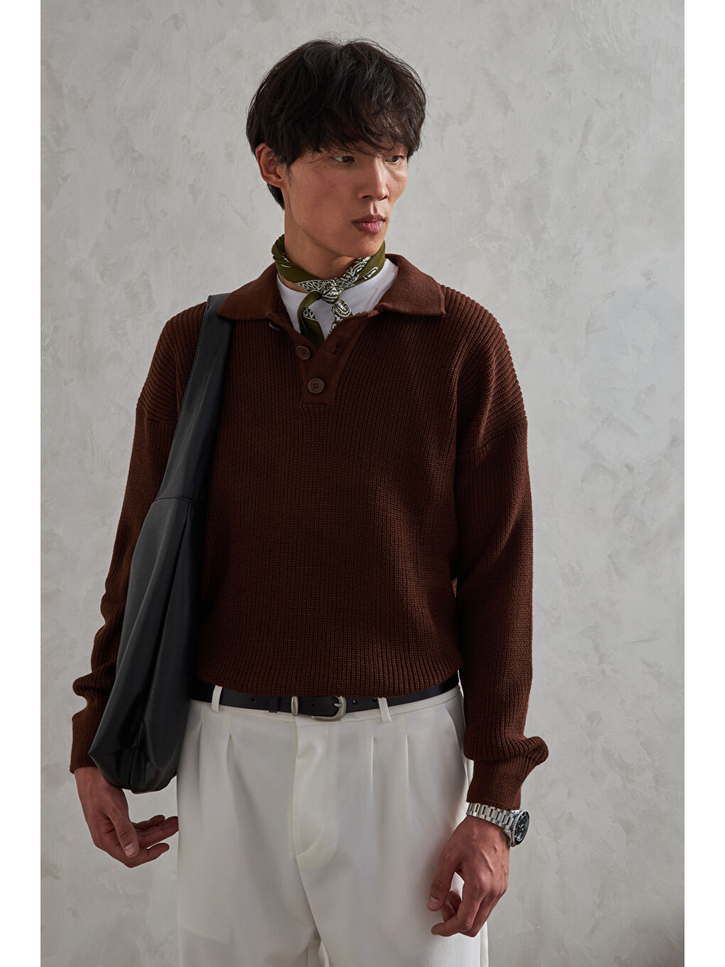 Kahverengi Erkek Yakası Düğmeli Oversize Kazak-1