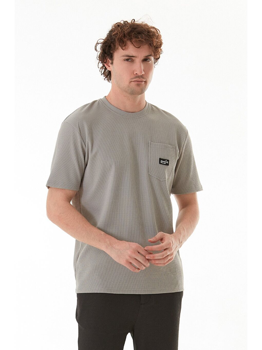 Gri Basic Bisiklet Yaka Cepli Jakarlı Tişört