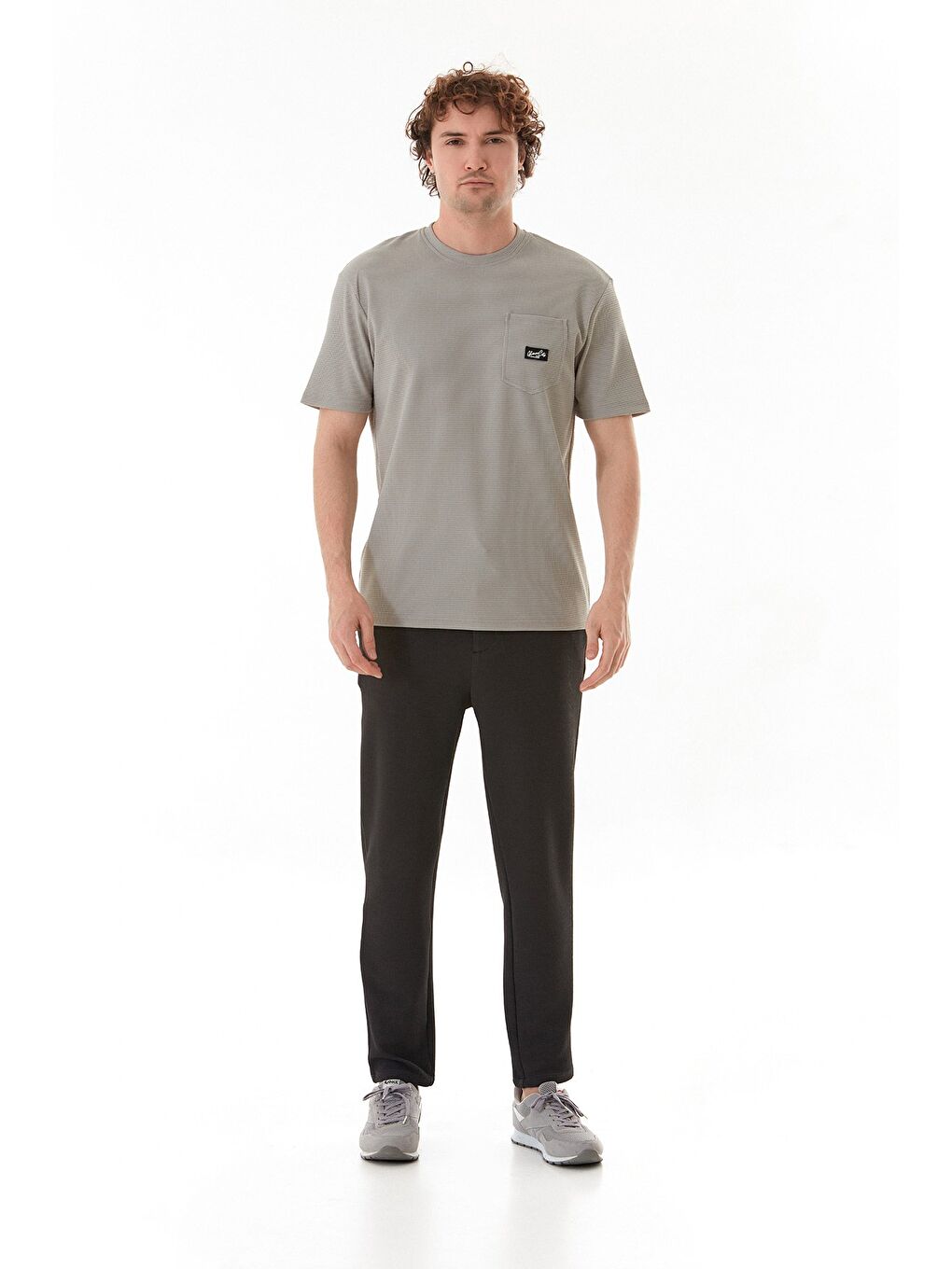 Gri Basic Bisiklet Yaka Cepli Jakarlı Tişört-1