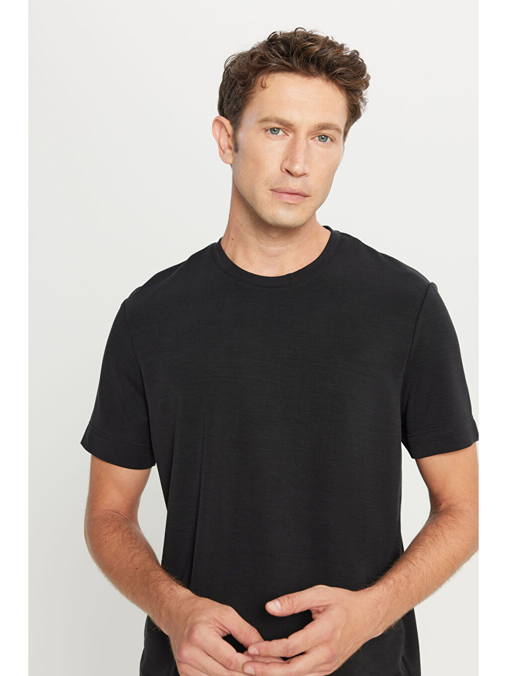 Erkek Siyah Slim Fit Dar Kesim Bisiklet Yaka Esnek Tişört-3