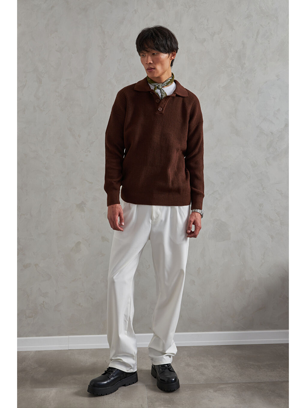 Kahverengi Erkek Yakası Düğmeli Oversize Kazak-2