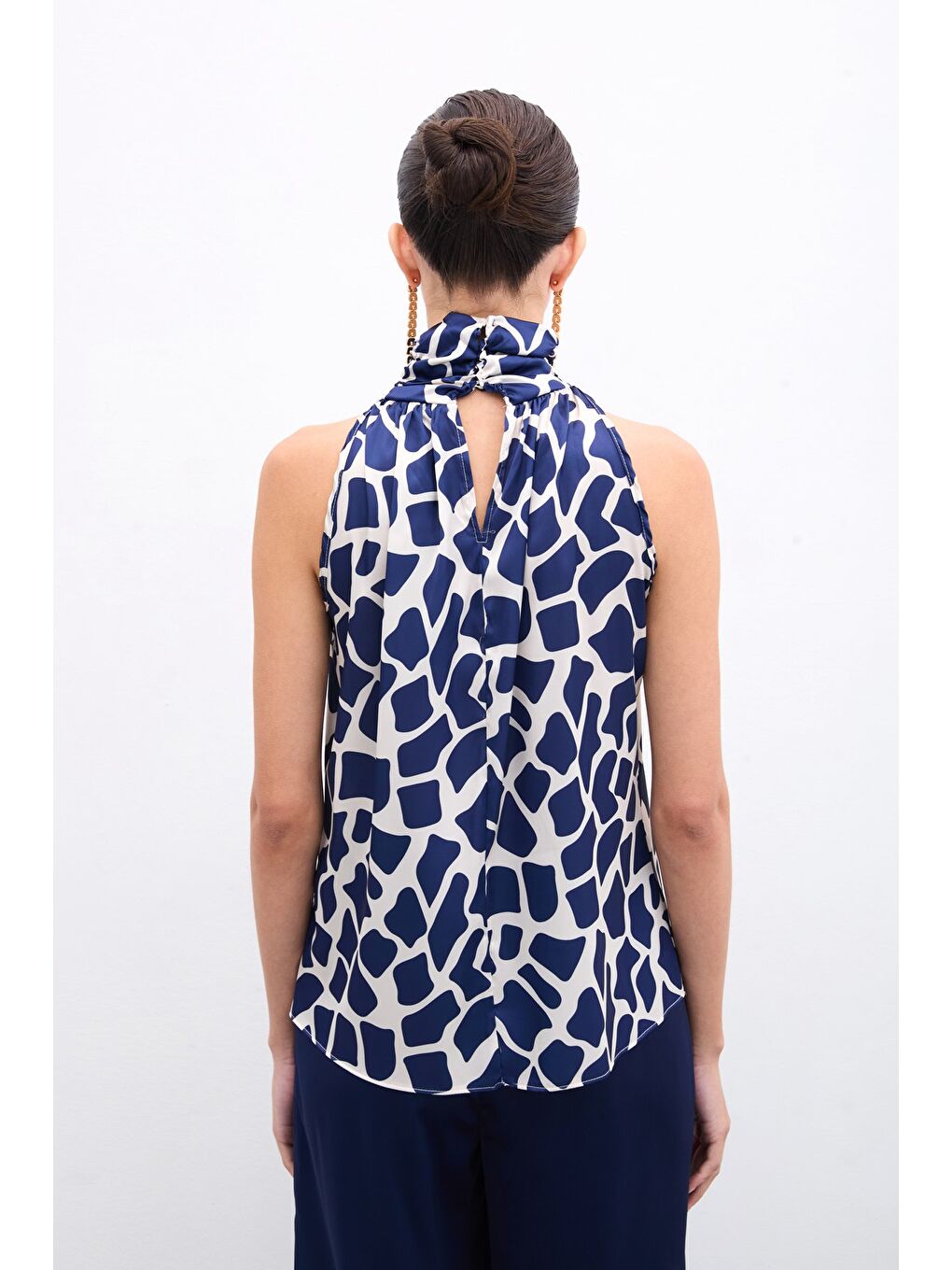 Boğazlı Kolsuz Bluz - Bej-Lacivert-3