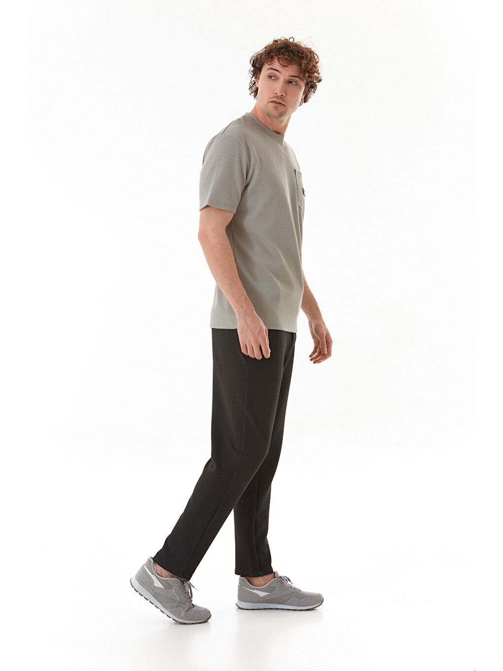 Gri Basic Bisiklet Yaka Cepli Jakarlı Tişört-3