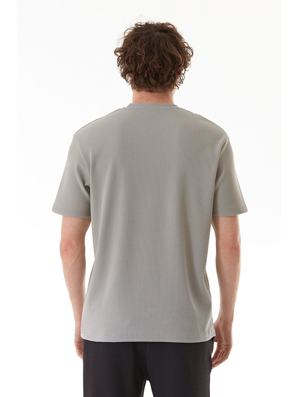 Gri Basic Bisiklet Yaka Cepli Jakarlı Tişört-4