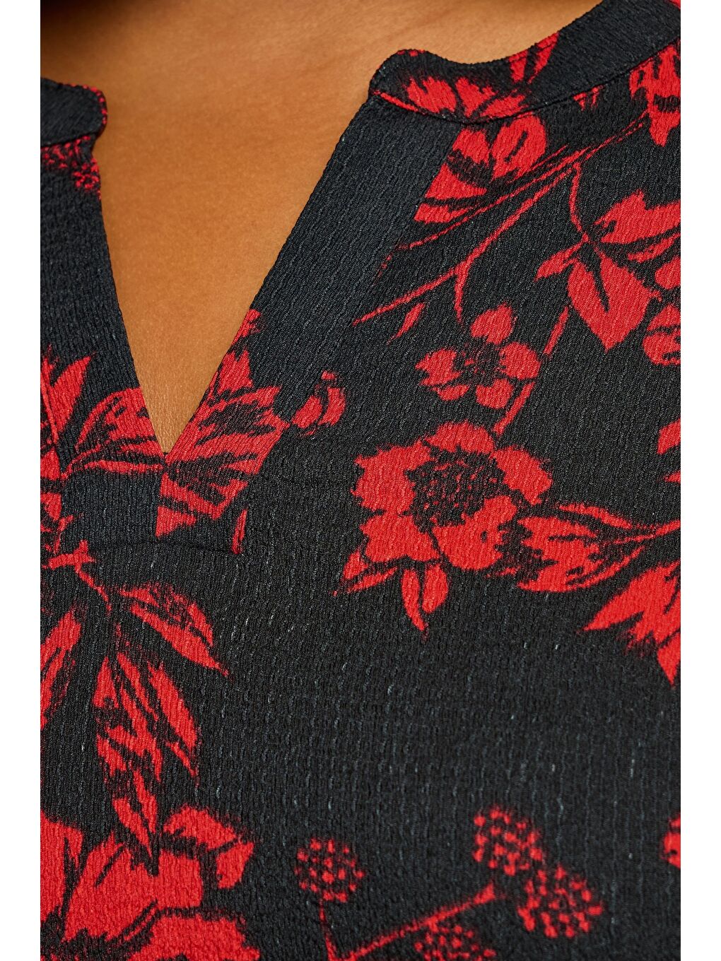 Kırmızı Büyük Beden Kısa Kollu V Yaka Baskılı T-shirt 304204-3