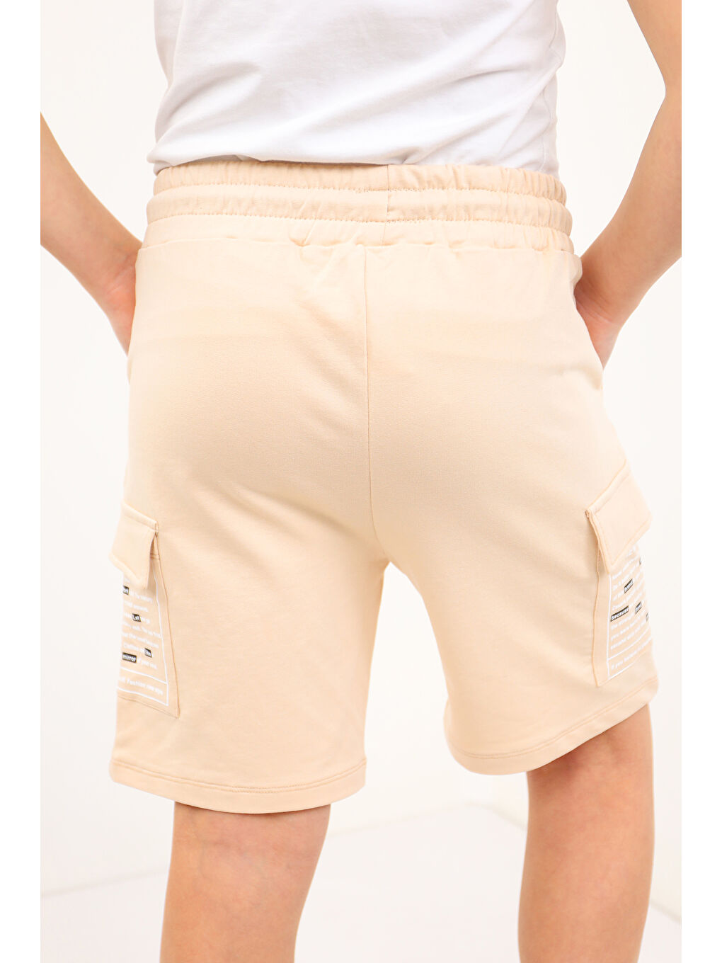 Bej Erkek Çocuk Cepleri Yazı Baskılı Şort-1