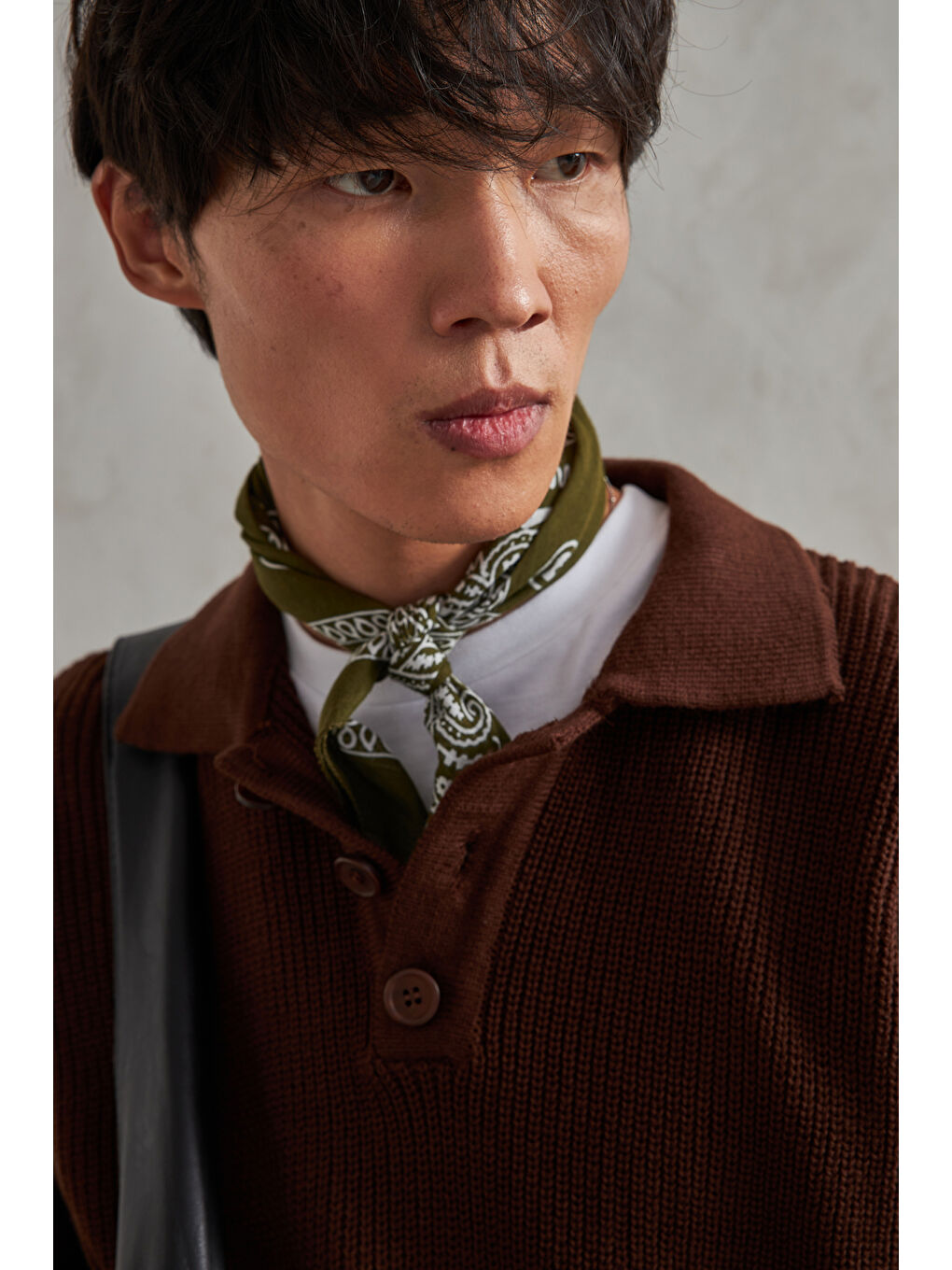 Kahverengi Erkek Yakası Düğmeli Oversize Kazak-4